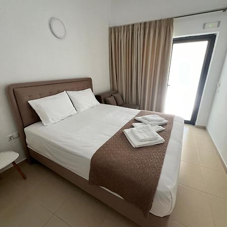 Sun'S Suites Аспровалта Екстериор снимка