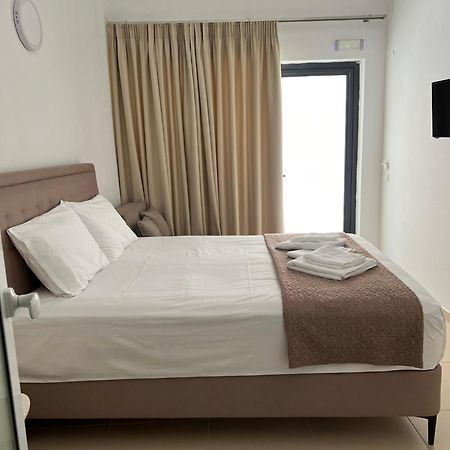 Sun'S Suites Аспровалта Екстериор снимка