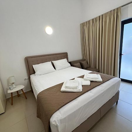 Sun'S Suites Аспровалта Екстериор снимка