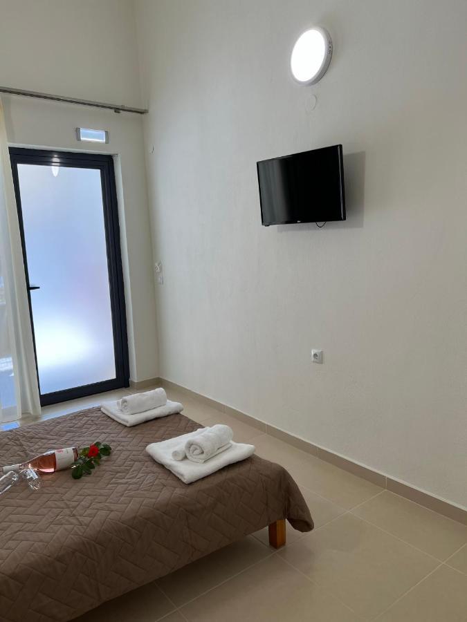 Sun'S Suites Аспровалта Екстериор снимка
