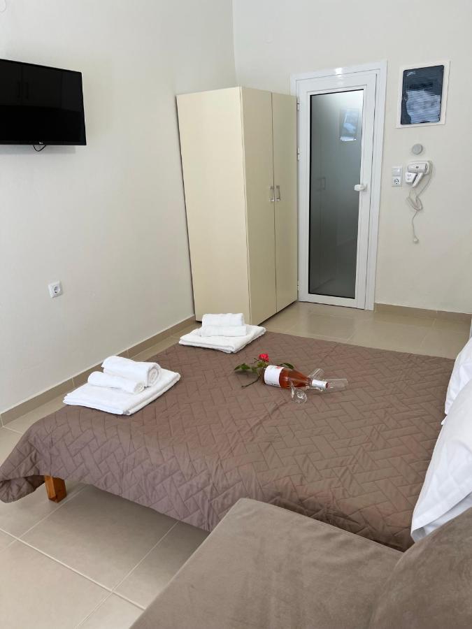 Sun'S Suites Аспровалта Екстериор снимка